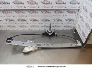 O174649 Gebruikte raammechaniek 4deurs links-achter Mazda 2.