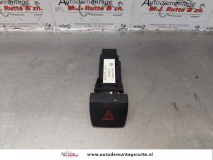 O174650 Gebruikte gevarenlicht schakelaar Mazda 2.