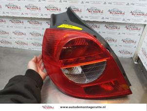 O174662 Gebruikte achterlicht links Renault Clio