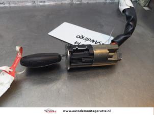 O174673 Gebruikte sleutel+contactslot Dacia Sandero