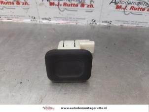 O174751 Gebruikte schakelaar achterklep Citroen C4 Picasso