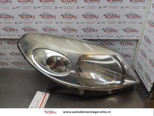 O174805 Gebruikte rechter koplamp Dacia Sandero