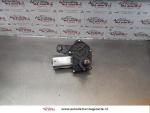 O174878 Gebruikte motor ruitenwisser achter Peugeot 107