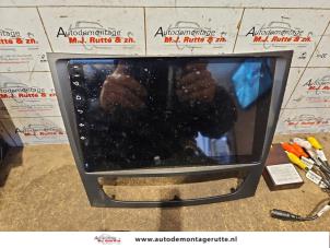 O174902 Gebruikte radio Mercedes E-Klasse