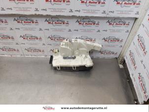 O175002 Gebruikte slotmechaniek portier 4deurs rechts-achter Mercedes E-Klasse