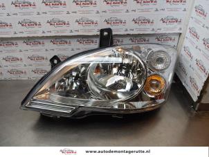 O175053 Gebruikte linker koplamp Mercedes Vito