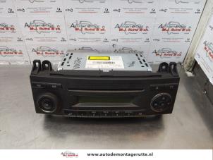 O175065 Gebruikte radio Mercedes Vito