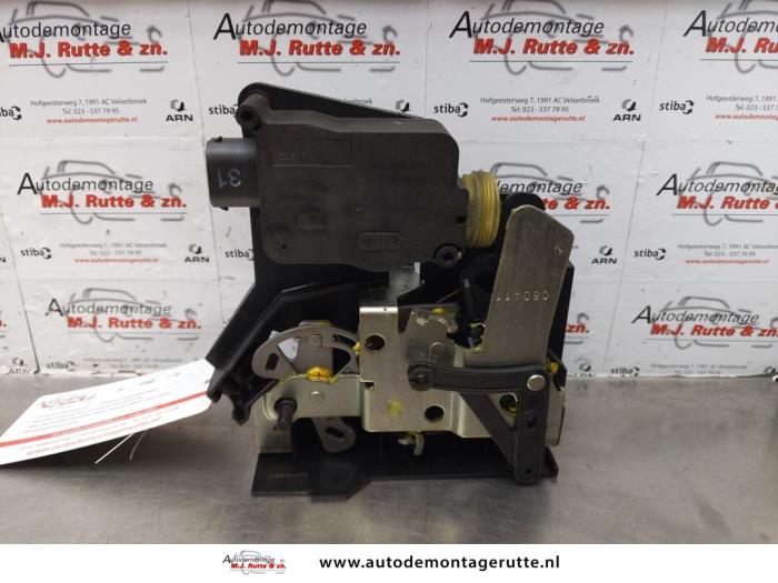 Gebruikte Slotmechaniek achterdeur Bus-Bestel Mercedes Vito O175084