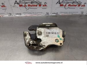 O175087 Gebruikte slotmechaniek achterdeur bus-bestel Mercedes Vito