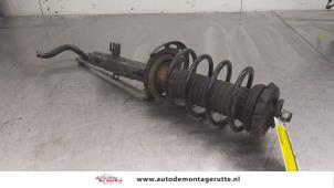 O175102 Gebruikte mac phersonpoot links-voor Peugeot 208