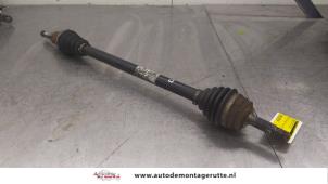 O175106 Gebruikte steekas rechts-voor Peugeot 208