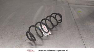 O175108 Gebruikte veerschroef achter Peugeot 208