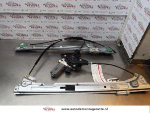 O175104 Gebruikte raammechaniek 2deurs rechts-voor Mercedes Vito