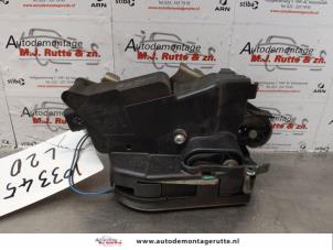 O175112 Gebruikte slotmechaniek portier 2deurs links Mercedes Vito
