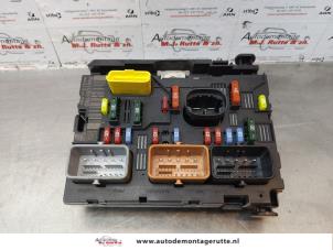 O175147 Gebruikte zekeringkast Peugeot 207