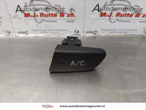 O175151 Gebruikte schakelaar airco Peugeot 107