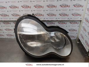 O175158 Gebruikte koplamp rechts Mercedes C-Klasse