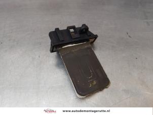 O175168 Gebruikte kachel weerstand Nissan Micra