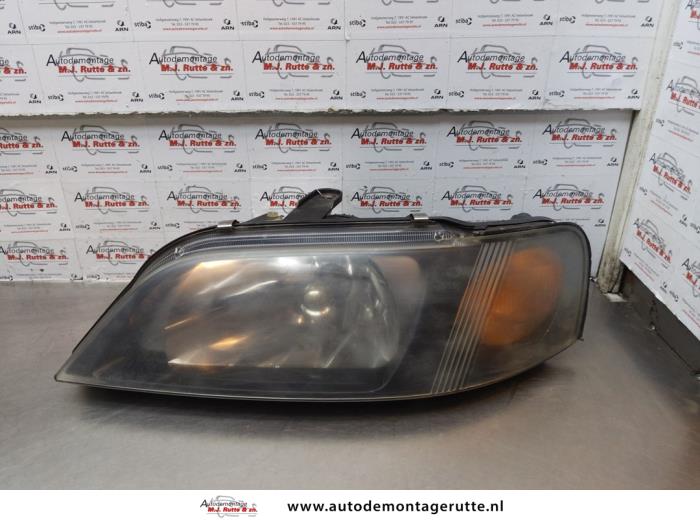 Gebruikte Koplamp links Mitsubishi Space Star O175181