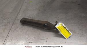 O175209 Gebruikte triangel rechts-voor Opel Agila