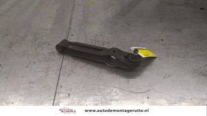 O175210 Gebruikte draagarm links-voor Opel Agila