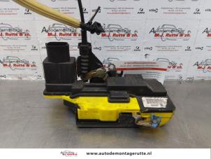 O175284 Gebruikte slotmechaniek portier 4deurs links-achter Volvo S60