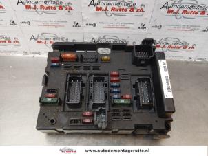 O175306 Gebruikte zekeringkast Peugeot 307