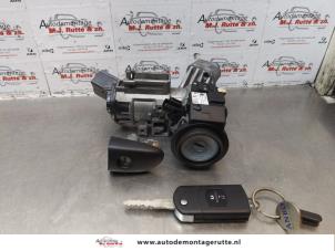 O175316 Gebruikte kontaktslot+sleutel Mazda 2.