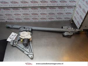 O175326 Gebruikte ruitmechaniek 2deurs rechts-voor Mercedes Sprinter