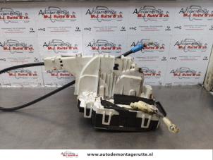 O175347 Gebruikte portierslot mechaniek 2deurs links Mercedes Sprinter