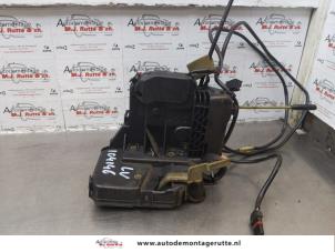 O175367 Gebruikte portierslot mechaniek 4deurs links-voor Mercedes E-Klasse