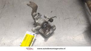 O175443 Gebruikte remklauw (tang) rechts-achter Mazda 626