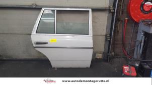 O175494 Gebruikte deur 4deurs rechts-achter Mercedes 200 - 500