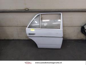 O175500 Gebruikte deur 4deurs rechts-achter Mercedes 200 - 500