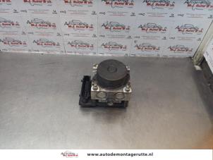O175530 Gebruikte abs pomp Opel Corsa