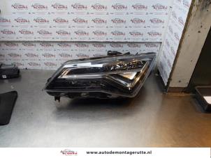 Gebruikte Koplamp links Seat Ateca (5FPX) 1.4 TSI 16V Prijs op aanvraag aangeboden door Autodemontage M.J. Rutte B.V.