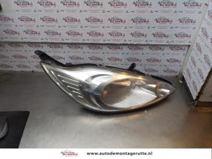 O175623 Gebruikte rechter koplamp Ford KA