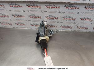 O175628 Gebruikte kontaktslot+sleutel Mitsubishi Grandis