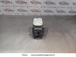 O175635 Gebruikte achterklep slotmechaniek Mitsubishi Grandis