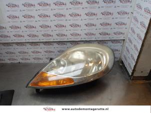 O175650 Gebruikte linker koplamp Renault Trafic