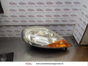 O175651 Gebruikte rechter koplamp Renault Trafic