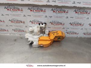 O175663 Gebruikte slotmechaniek portier 2deurs links Ford KA