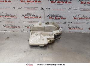 O175669 Gebruikte portierslot mechaniek 2deurs links Volkswagen Golf