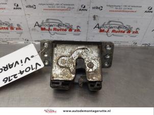 O175692 Gebruikte achterklep slotmechaniek Opel Vivaro