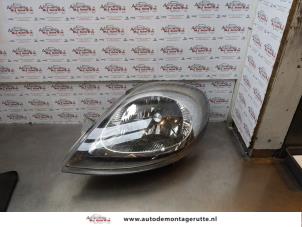 O175722 Gebruikte koplamp links Opel Vivaro