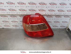 O175737 Gebruikte achterlicht links Toyota Avensis