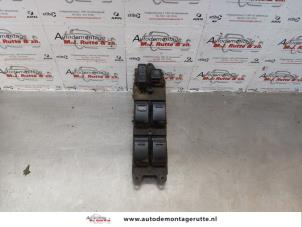 O175741 Gebruikte schakelblok ruiten Toyota Avensis