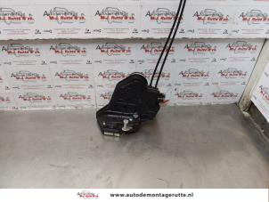 O175755 Gebruikte deurslot mechaniek 4deurs rechts-achter Peugeot 108