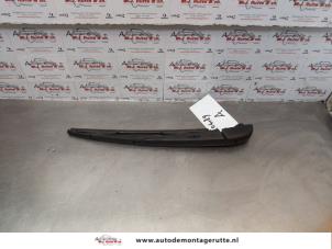 O175771 Gebruikte ruitenwisserarm achter Peugeot 108