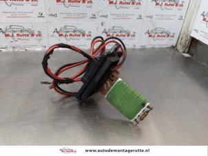 O175823 Gebruikte kachel weerstand Renault Clio
